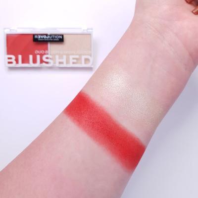 Revolution Relove Colour Play Blushed Duo Blush &amp; Highlighter Paletka do konturowania dla kobiet 5,8 g Odcień Daydream