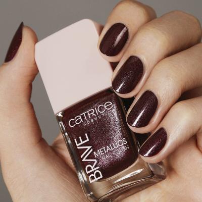 Catrice Brave Metallics Nail Polish Lakier do paznokci dla kobiet 10,5 ml Odcień 04 Love You Cherry Much