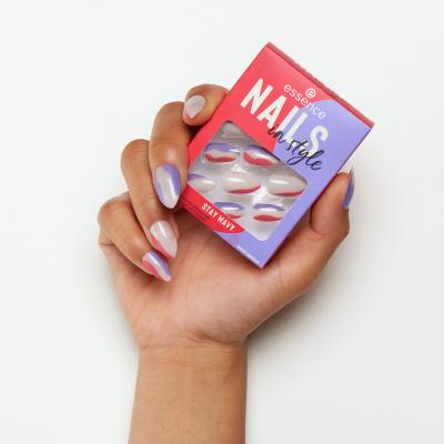 Essence Nails In Style Sztuczne paznokcie dla kobiet Odcień 13 Stay Wavy Zestaw