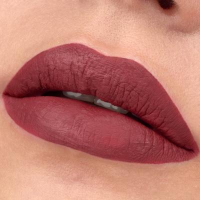 Essence 8h Matte Liquid Lipstick Pomadka dla kobiet 2,5 ml Odcień 08 Dark Berry