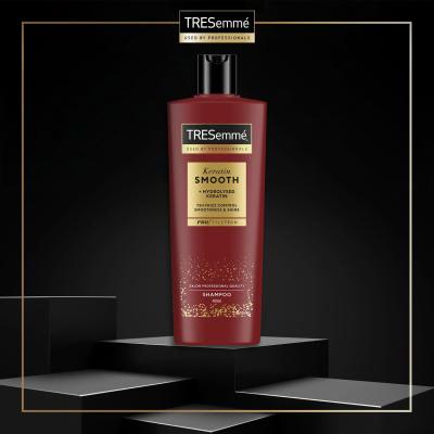 TRESemmé Keratin Smooth Shampoo Szampon do włosów dla kobiet 400 ml