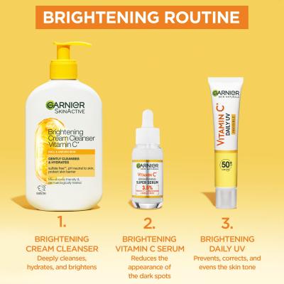 Garnier Skin Naturals Vitamin C Zestaw serum do twarzy na dzień Skin Naturals Vitamin C Brightening Super Serum 30 ml + fluid do twarzy na dzień Skin Naturals Vitamin C Daily UV Invisible SPF50 40 ml