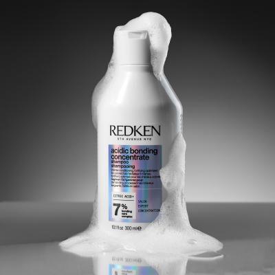 Redken Acidic Bonding Concentrate Dream Big Zestaw szampon Acidic Bonding Concetrate 300 ml + odżywka Acidic Bonding Concentrate 300 ml + kuracja do włosów Acidic Bonding Concentrate Leave-In Treatment 150 ml